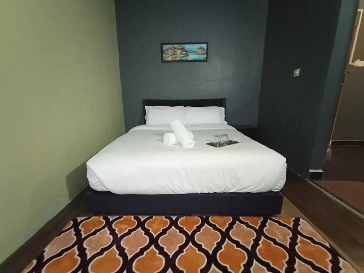 Pine Hotel Batu Gajah Exteriör bild