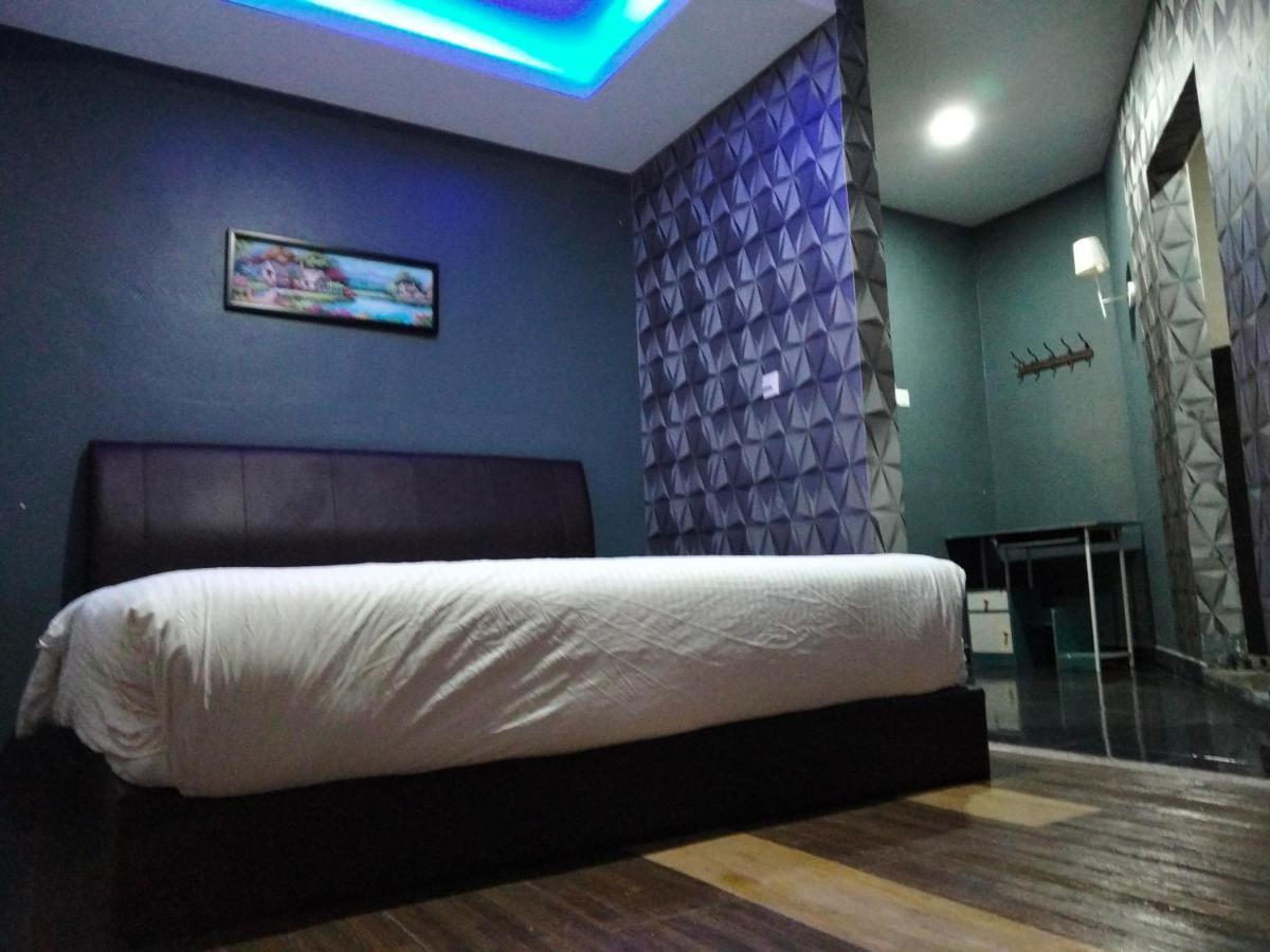 Pine Hotel Batu Gajah Exteriör bild