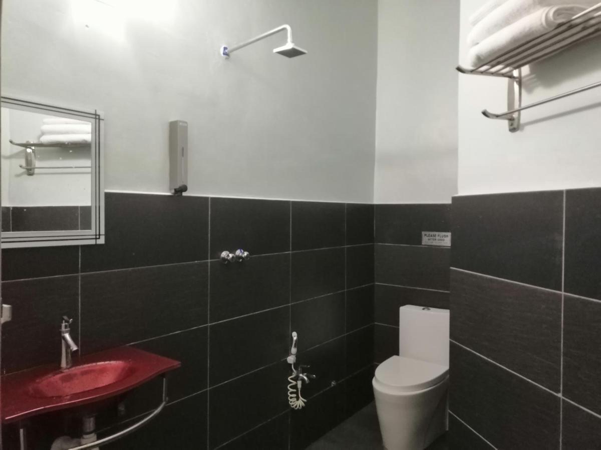 Pine Hotel Batu Gajah Exteriör bild