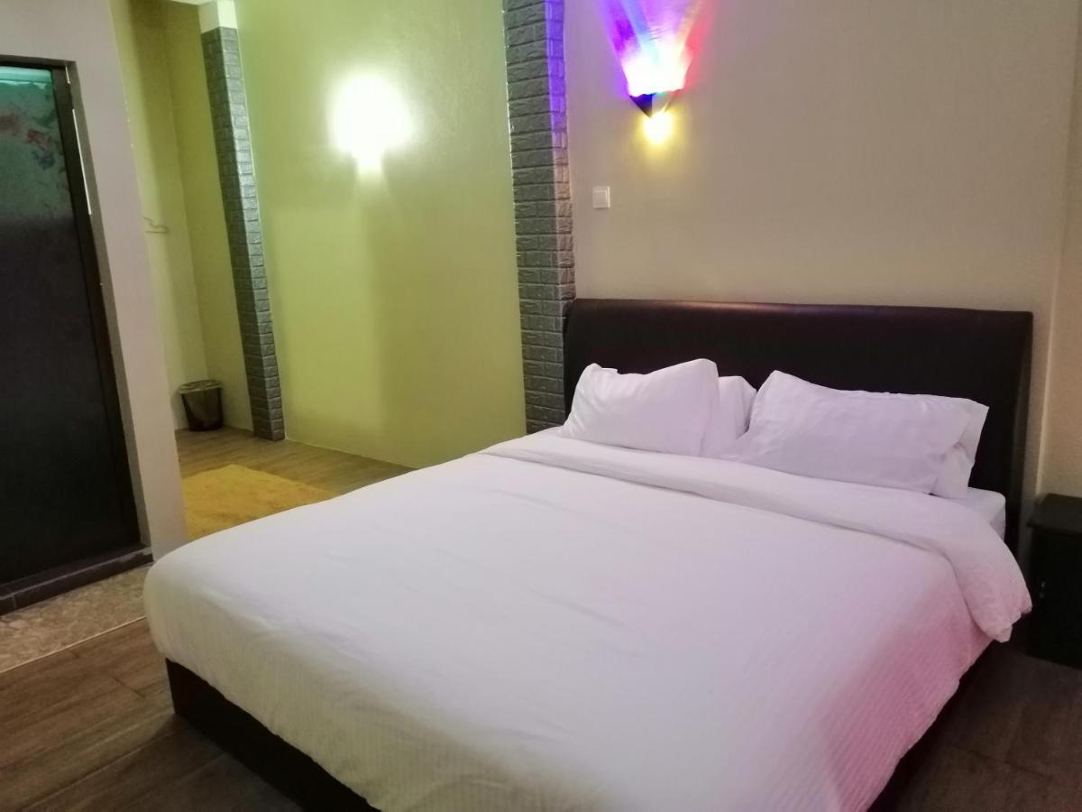 Pine Hotel Batu Gajah Exteriör bild